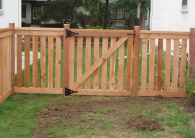 Cedar Closed Picket Fence w/ Walk Gate