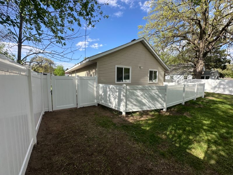 Privacy Fence White Vinyl in Princeton MN Installed by Arrow Fence Co Privacy Fence White Vinyl Princeton MN Installed by Arrow Fence Co