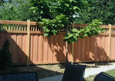 Cedar Privacy Spindle Top Fence w/ 2x4 Caps