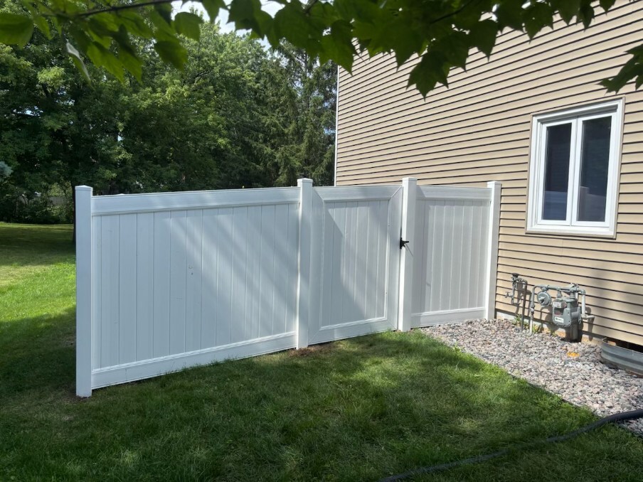 MN Vinyl Fence