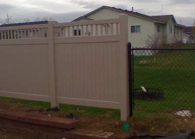 Vinyl Privacy Fence w/ Chain Link